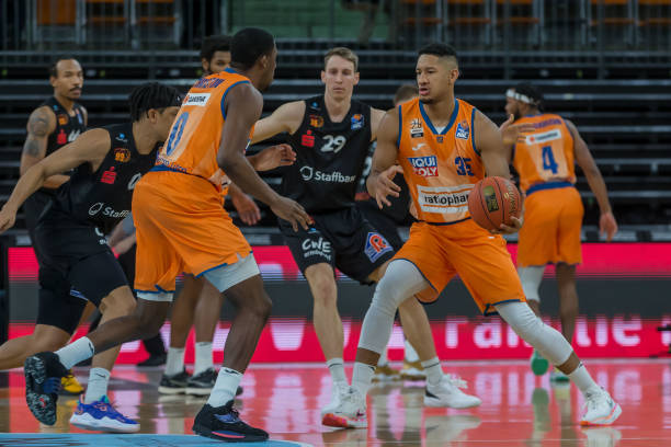 球运动的发 球运动的发